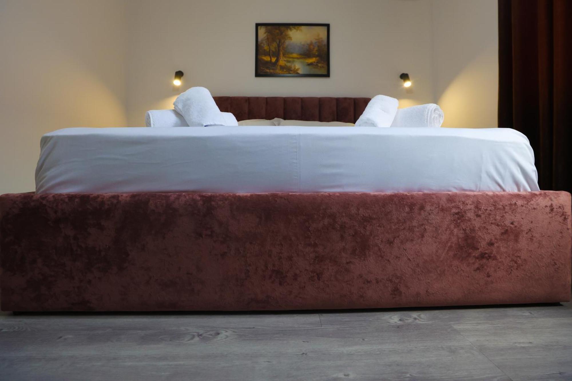 Vila Alizee Hotel Тирана Екстер'єр фото