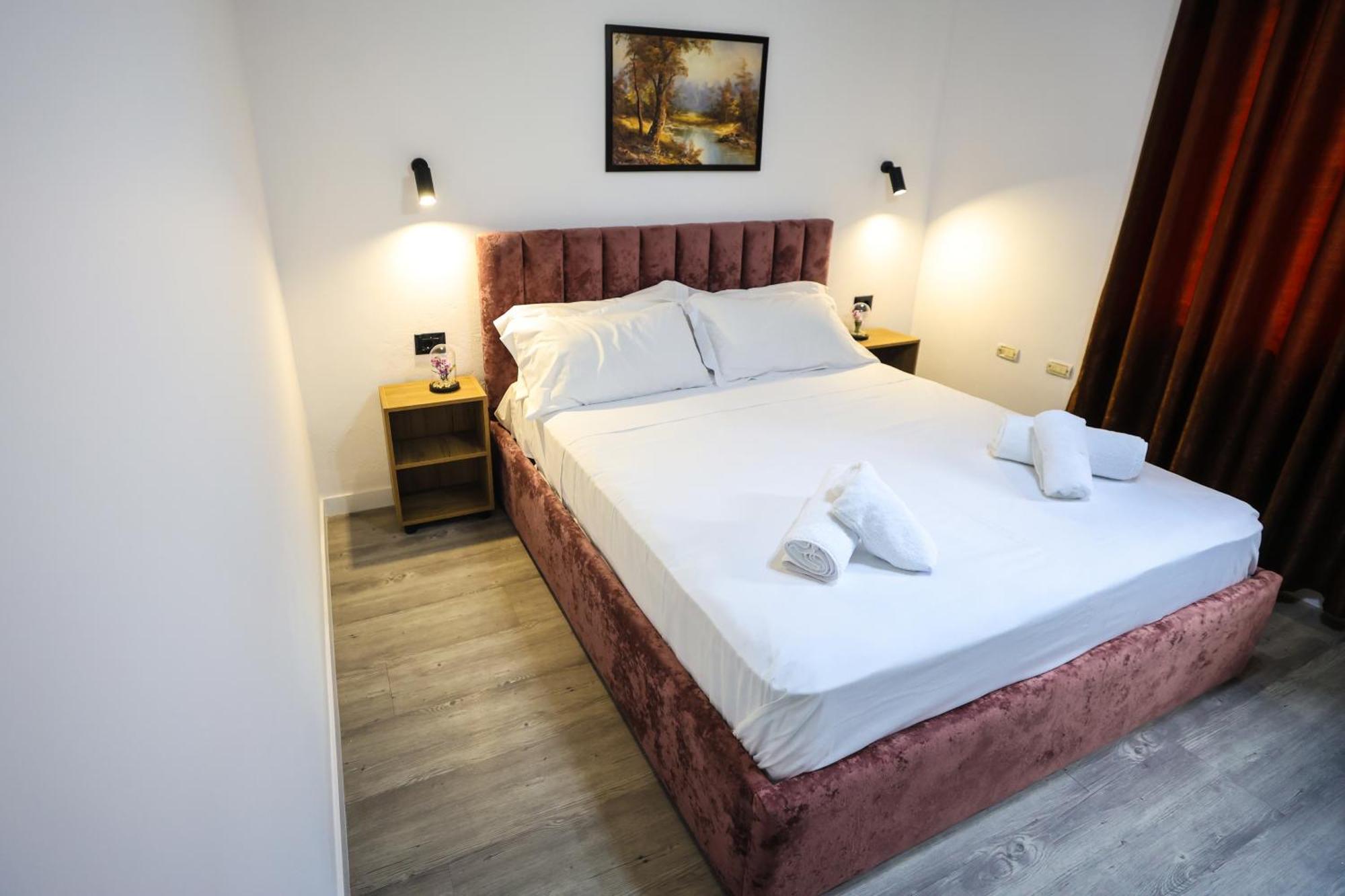 Vila Alizee Hotel Тирана Екстер'єр фото