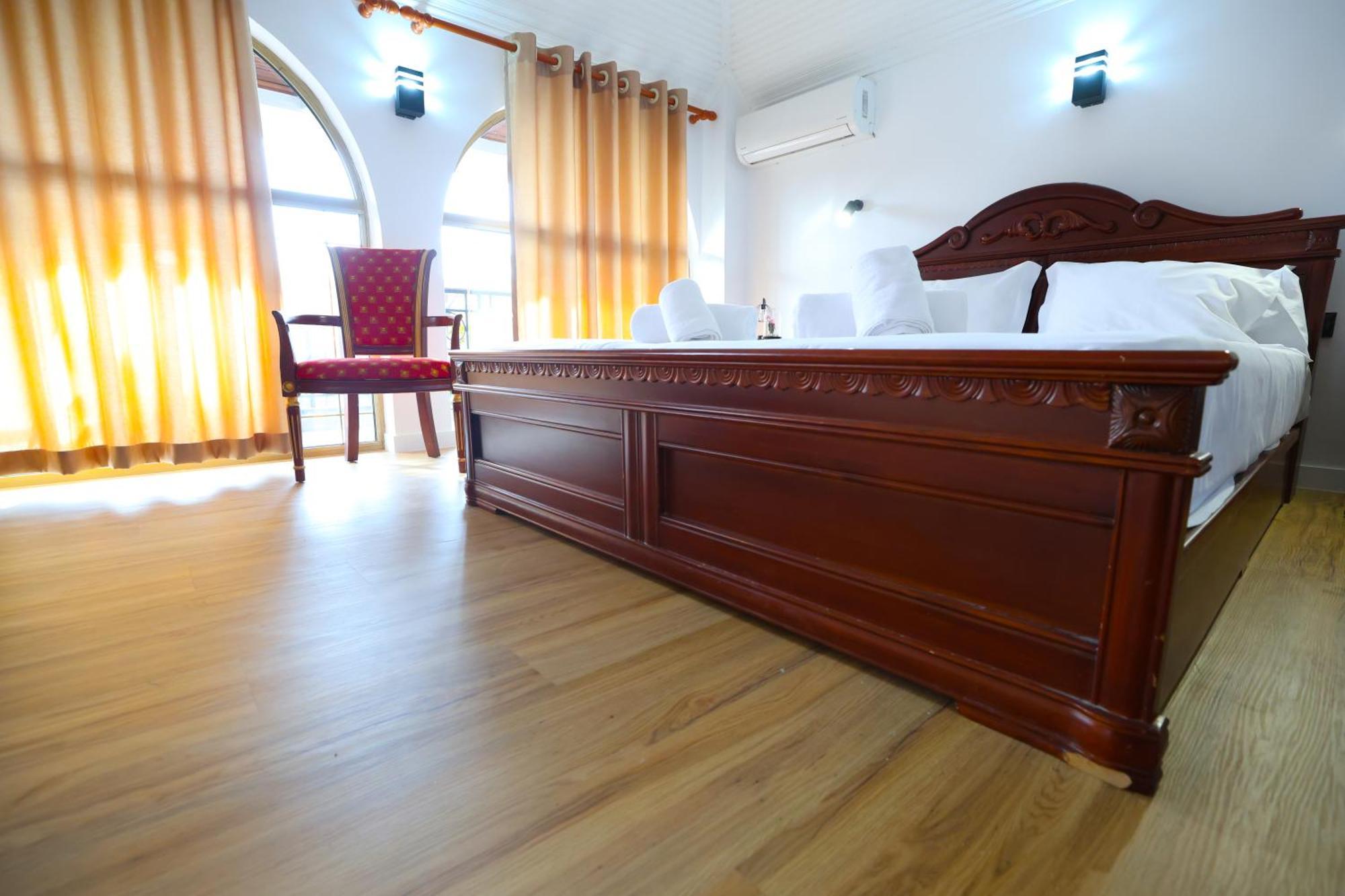 Vila Alizee Hotel Тирана Екстер'єр фото