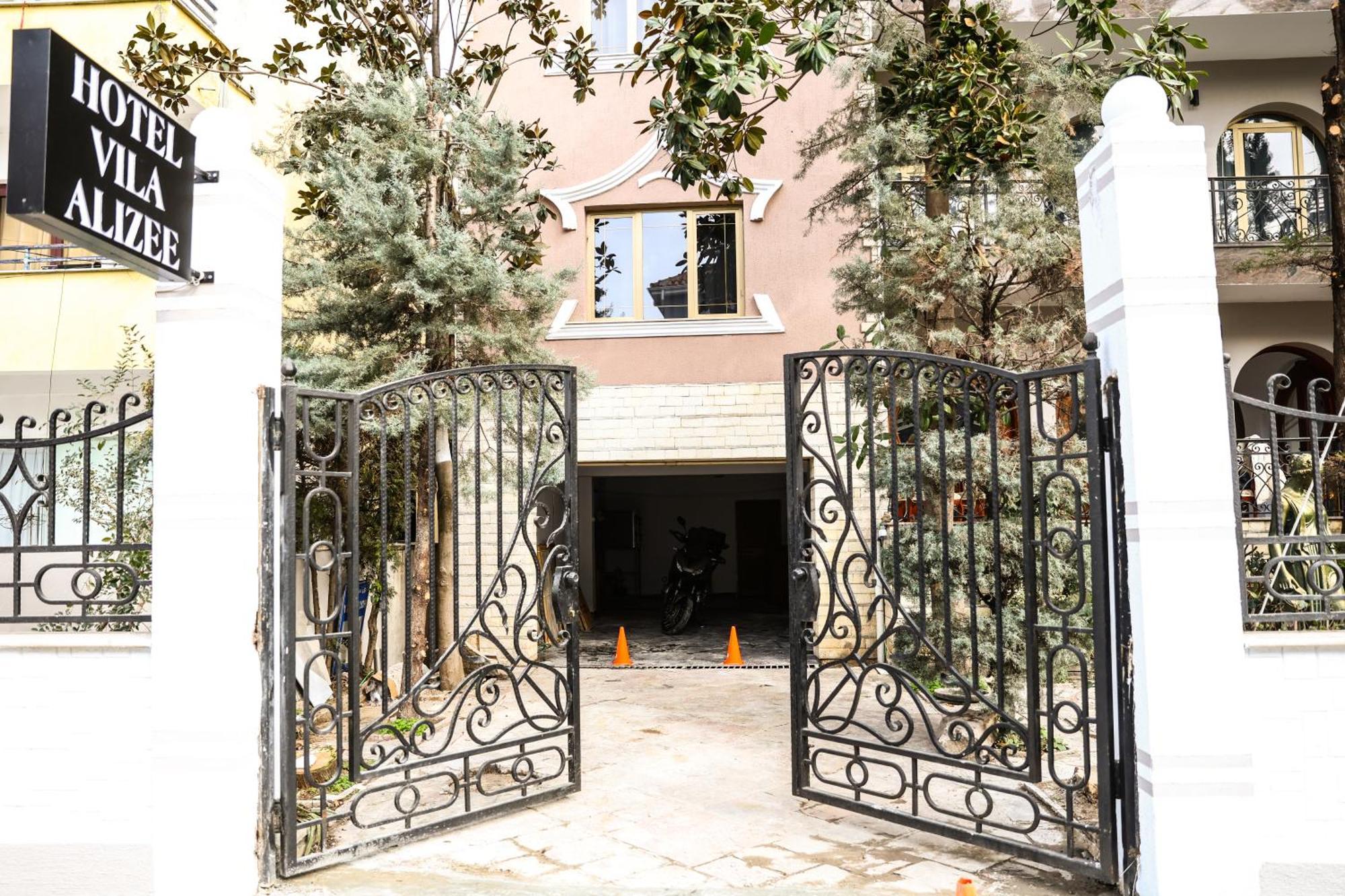 Vila Alizee Hotel Тирана Екстер'єр фото