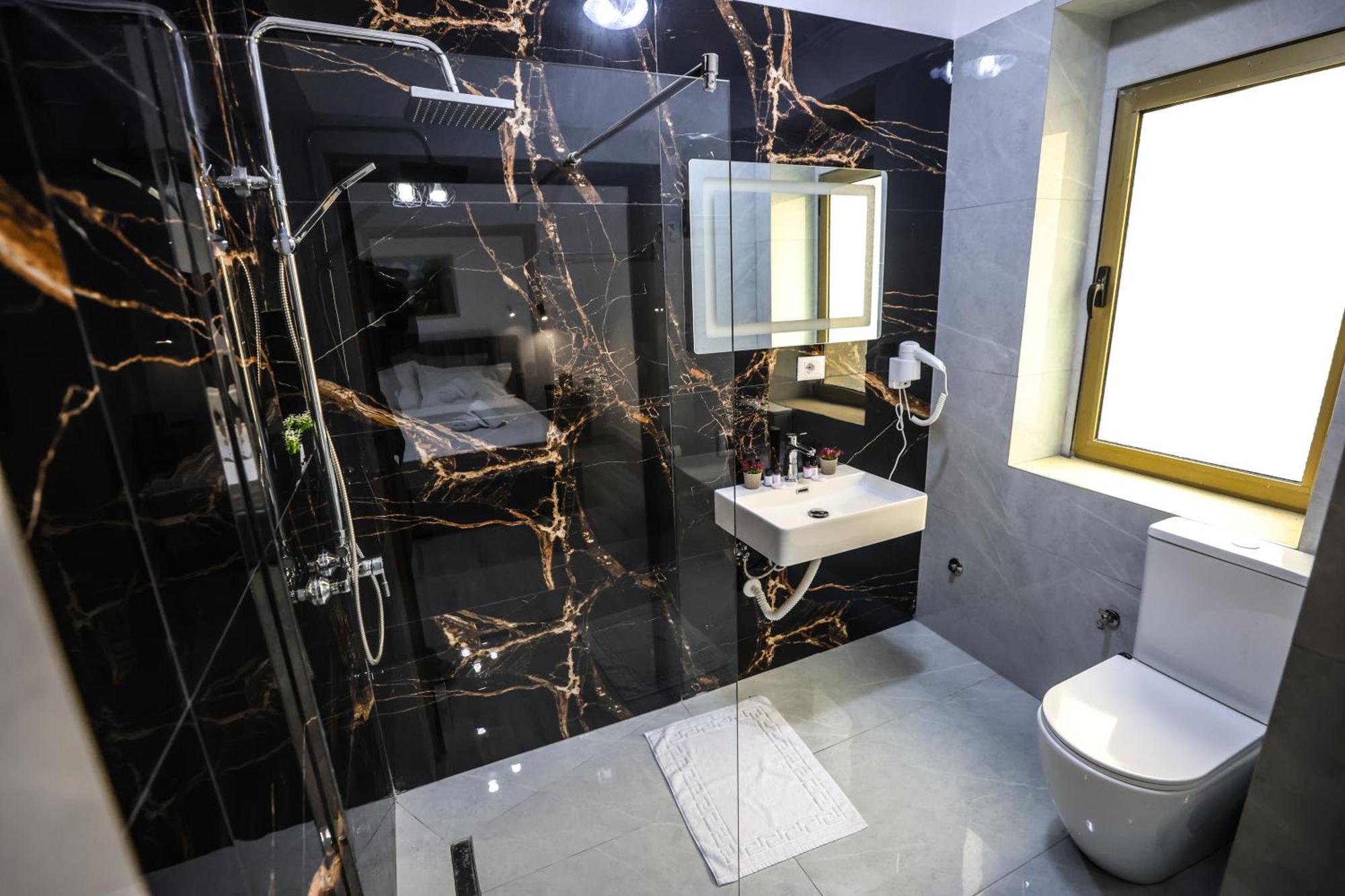 Vila Alizee Hotel Тирана Екстер'єр фото