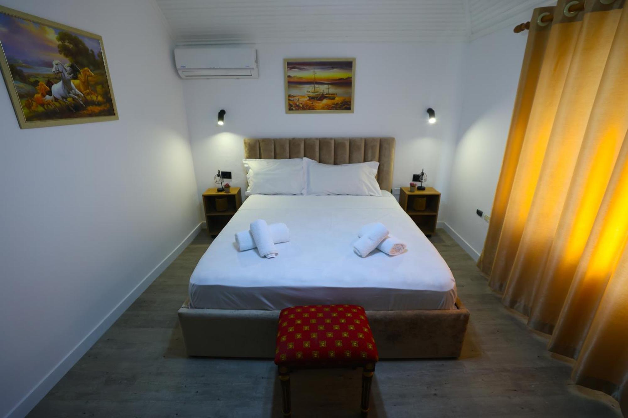 Vila Alizee Hotel Тирана Екстер'єр фото