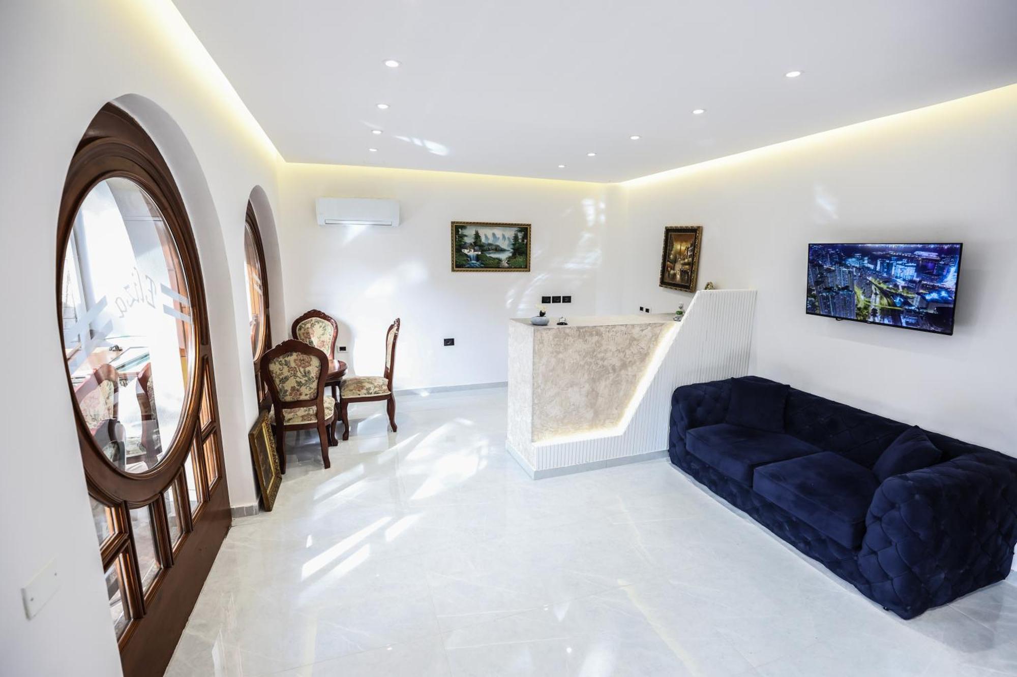 Vila Alizee Hotel Тирана Екстер'єр фото