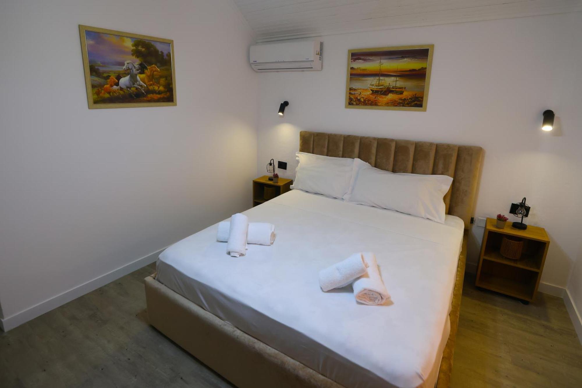 Vila Alizee Hotel Тирана Екстер'єр фото