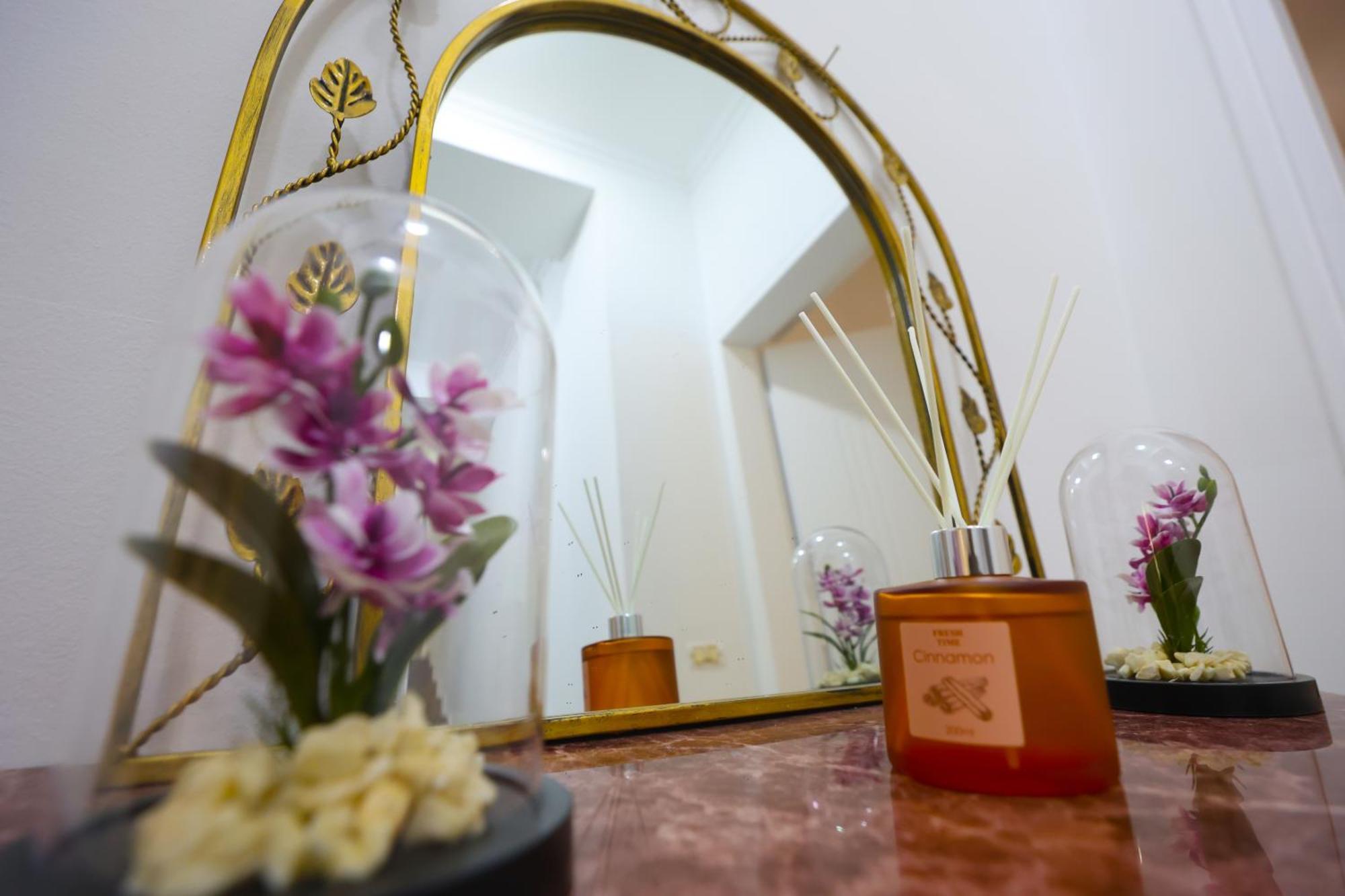 Vila Alizee Hotel Тирана Екстер'єр фото