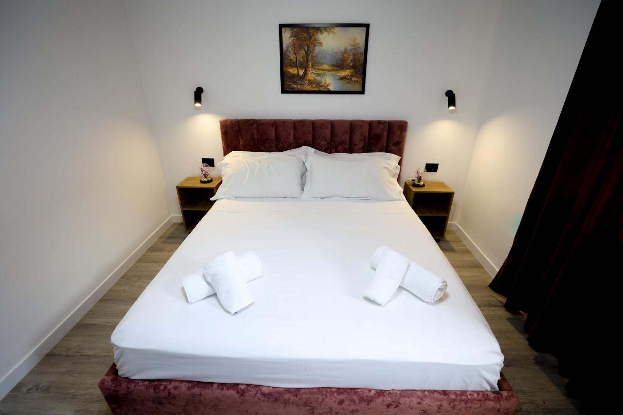 Vila Alizee Hotel Тирана Екстер'єр фото