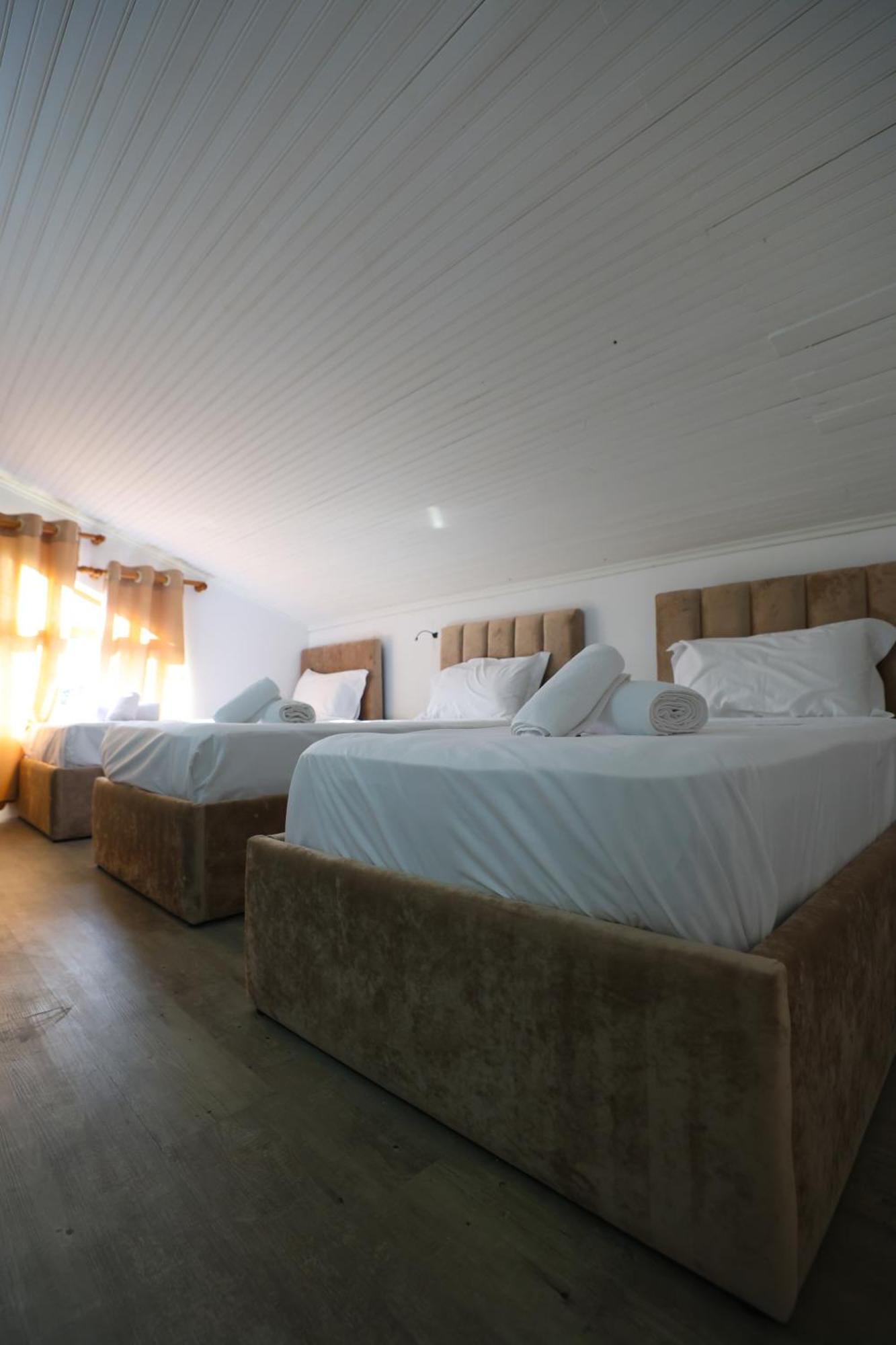 Vila Alizee Hotel Тирана Екстер'єр фото