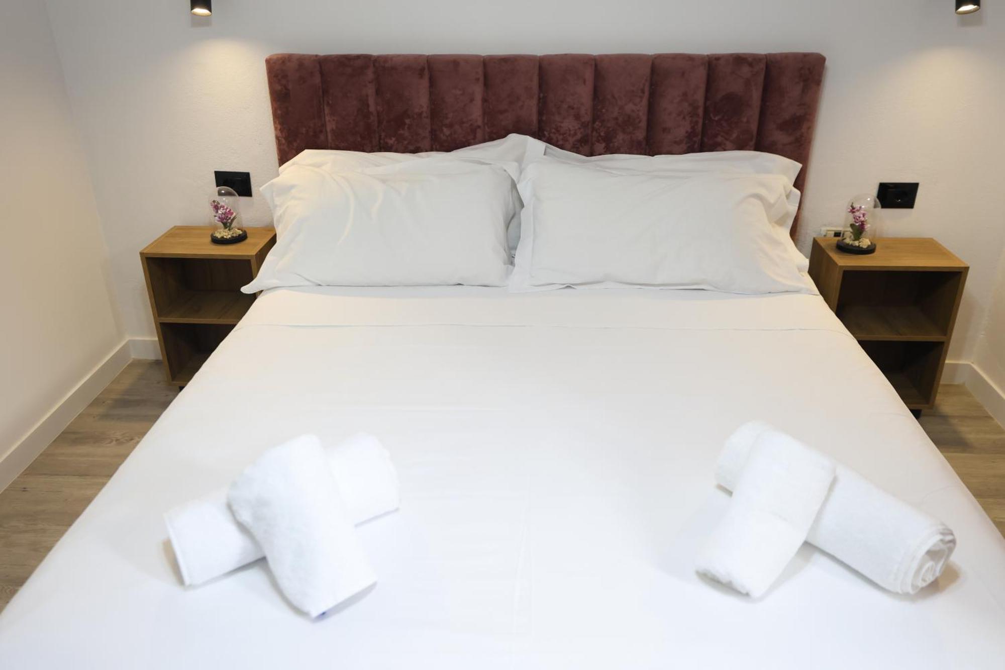Vila Alizee Hotel Тирана Екстер'єр фото