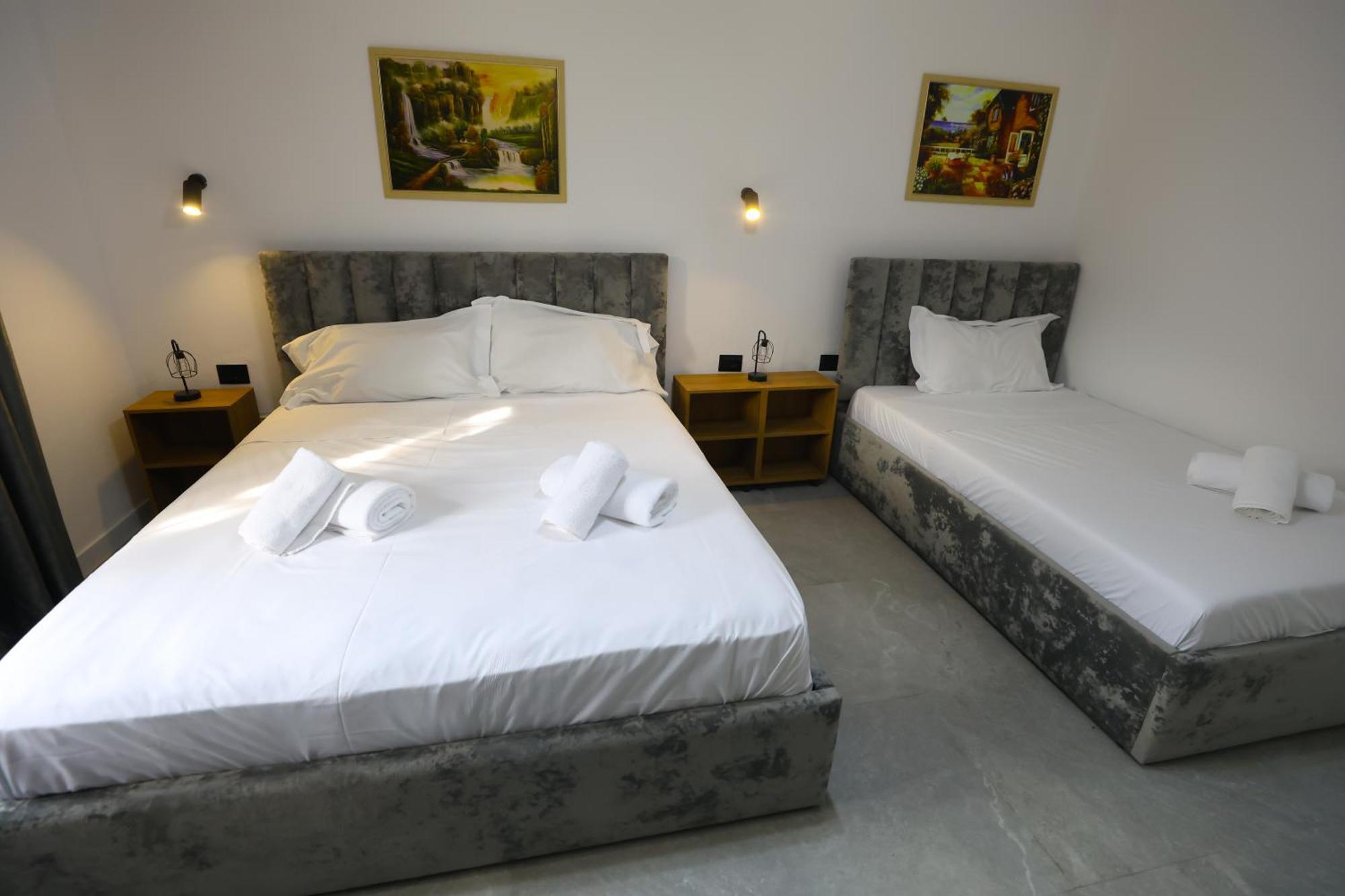 Vila Alizee Hotel Тирана Екстер'єр фото